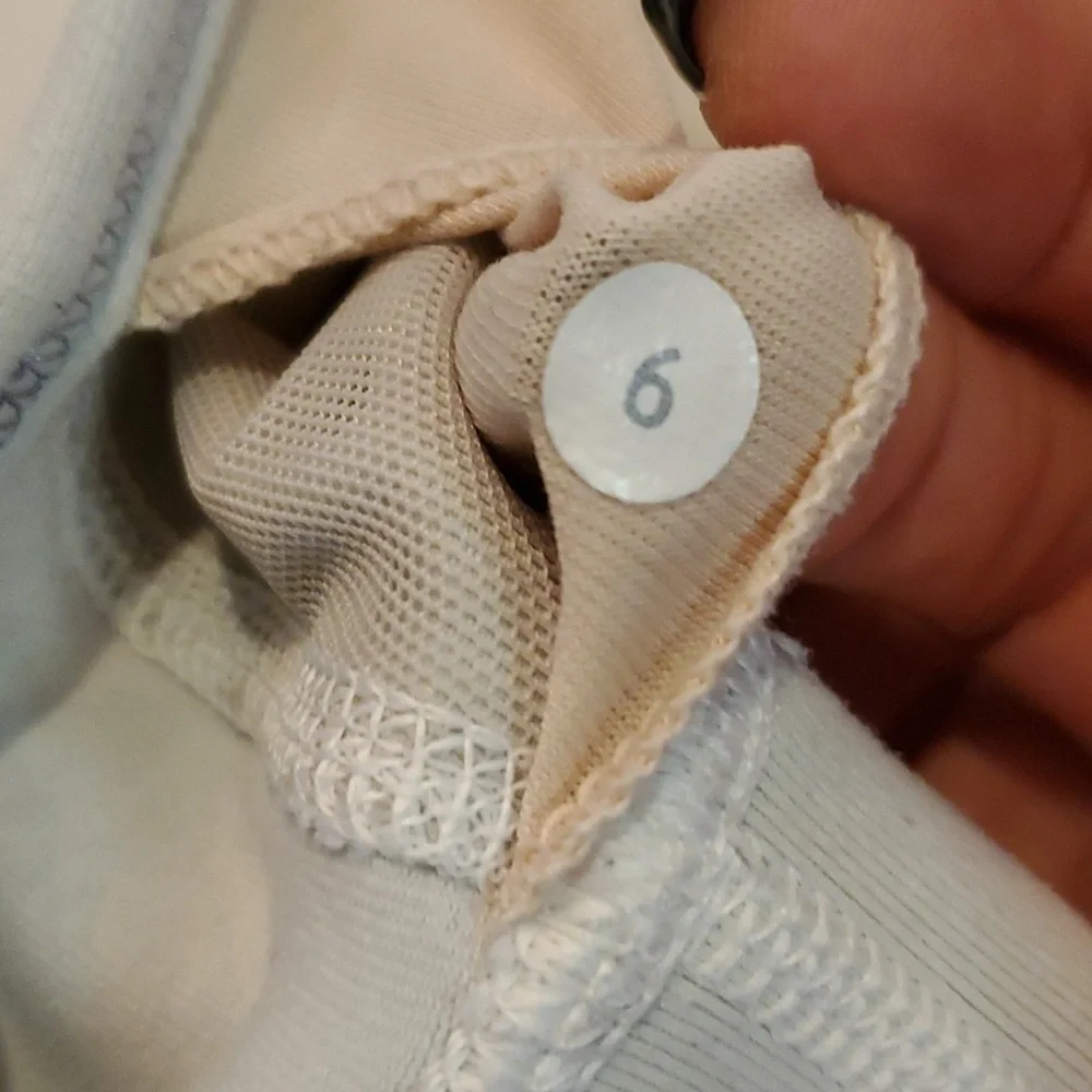#780 Lululemon tank t307.